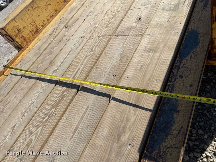 image for item MY9281 2002 Towmaster T-10T  tilt deck equipment trailer