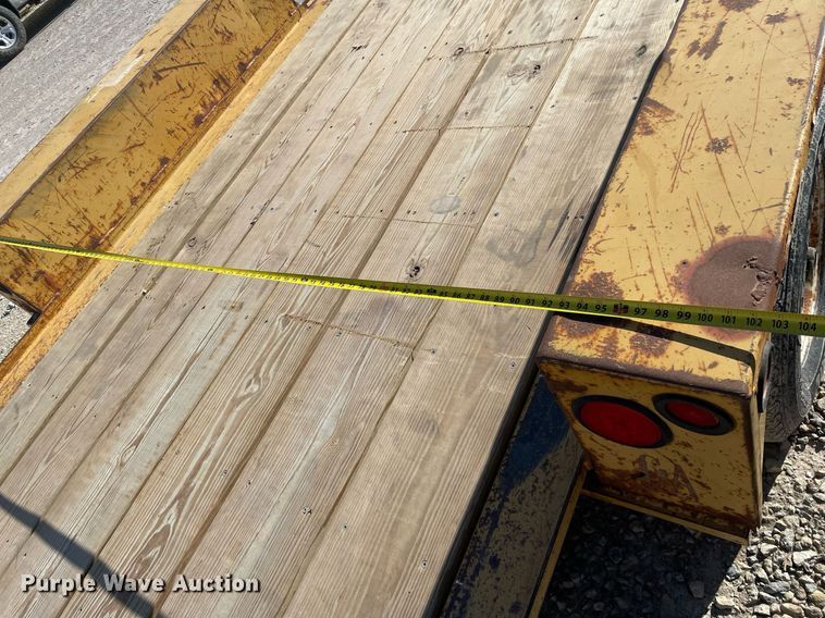 image for item MY9281 2002 Towmaster T-10T  tilt deck equipment trailer