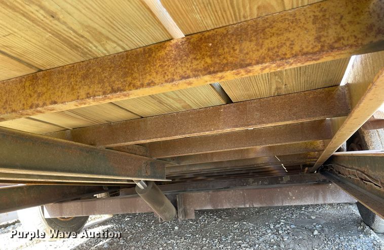 image for item MY9281 2002 Towmaster T-10T  tilt deck equipment trailer