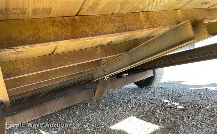 image for item MY9281 2002 Towmaster T-10T  tilt deck equipment trailer