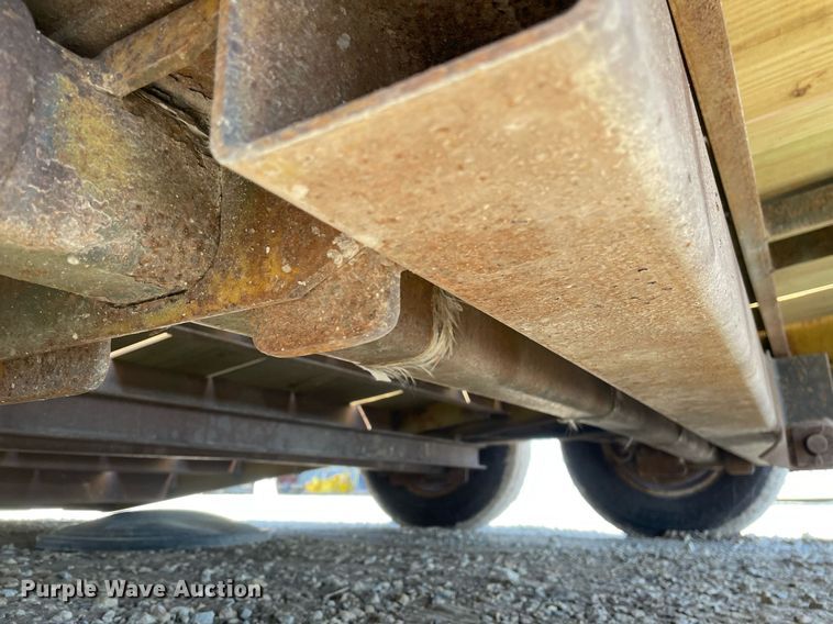 image for item MY9281 2002 Towmaster T-10T  tilt deck equipment trailer