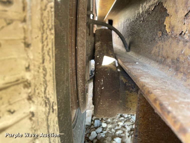 image for item MY9281 2002 Towmaster T-10T  tilt deck equipment trailer