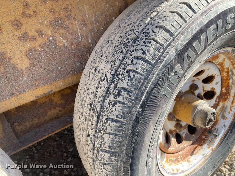 image for item MY9281 2002 Towmaster T-10T  tilt deck equipment trailer