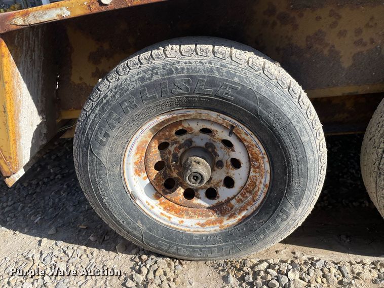 image for item MY9281 2002 Towmaster T-10T  tilt deck equipment trailer