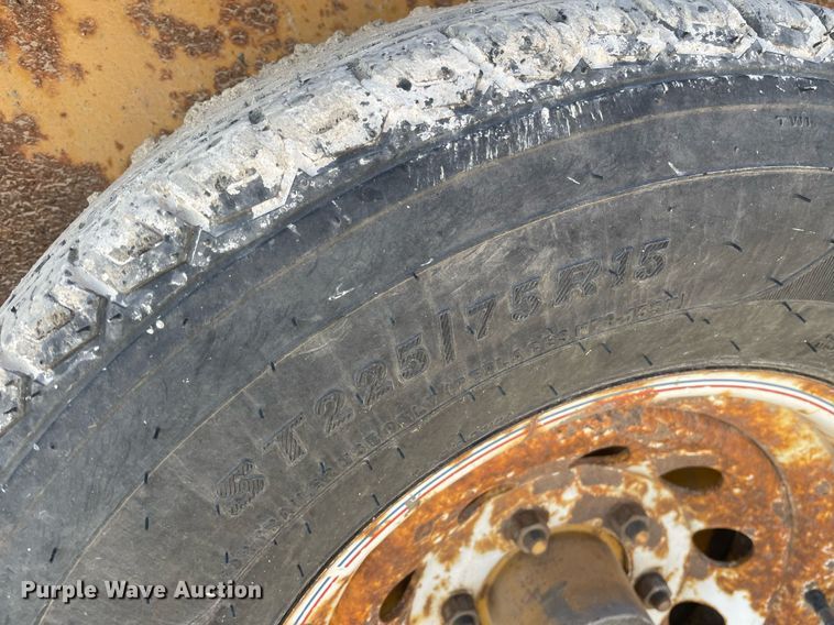 image for item MY9281 2002 Towmaster T-10T  tilt deck equipment trailer