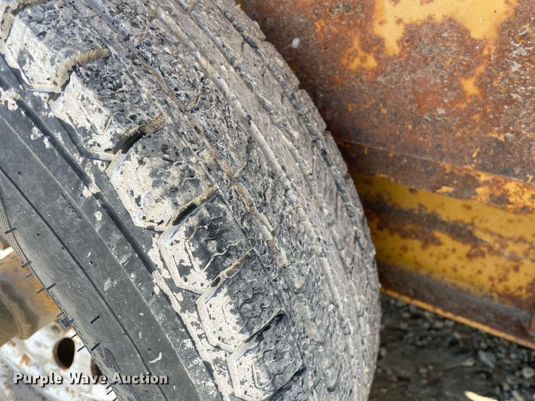 image for item MY9281 2002 Towmaster T-10T  tilt deck equipment trailer