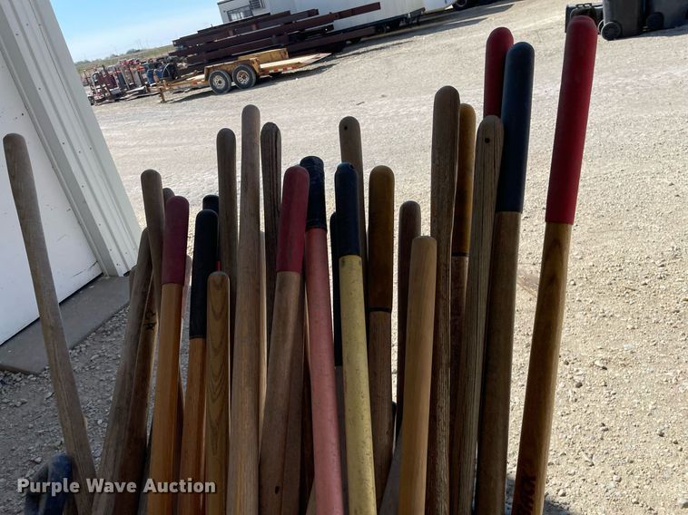 image for item MY9284 Approximately 40 shovels