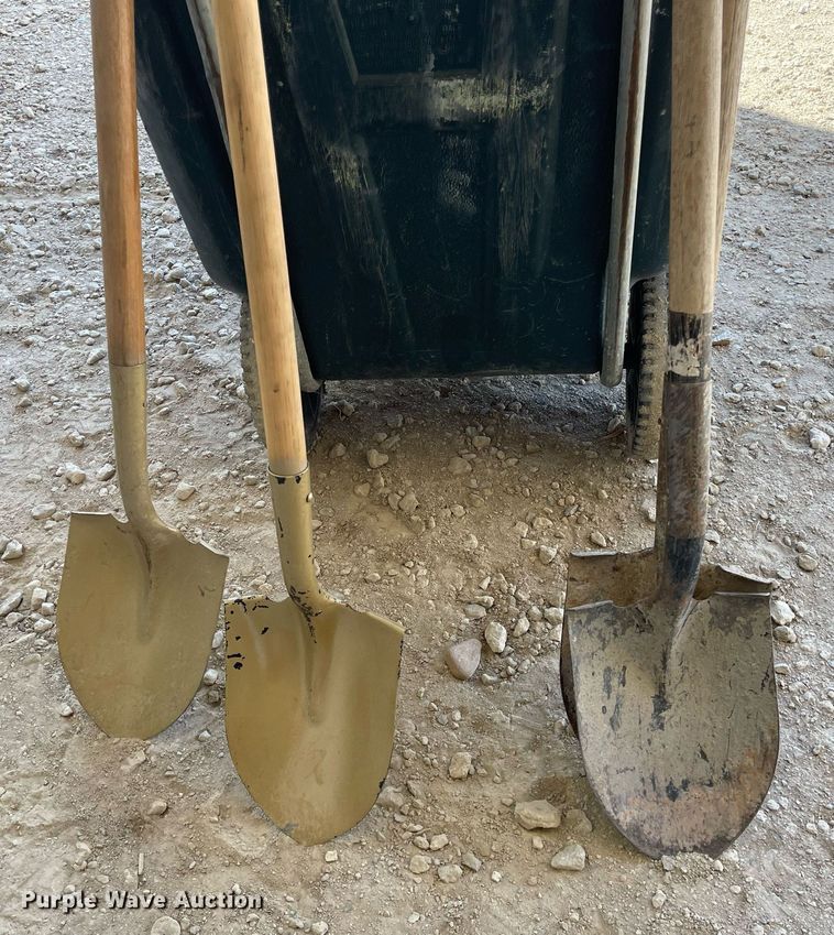image for item MY9284 Approximately 40 shovels