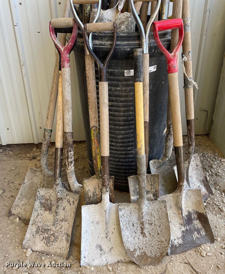 image for item MY9285 Approximately 30 shovels