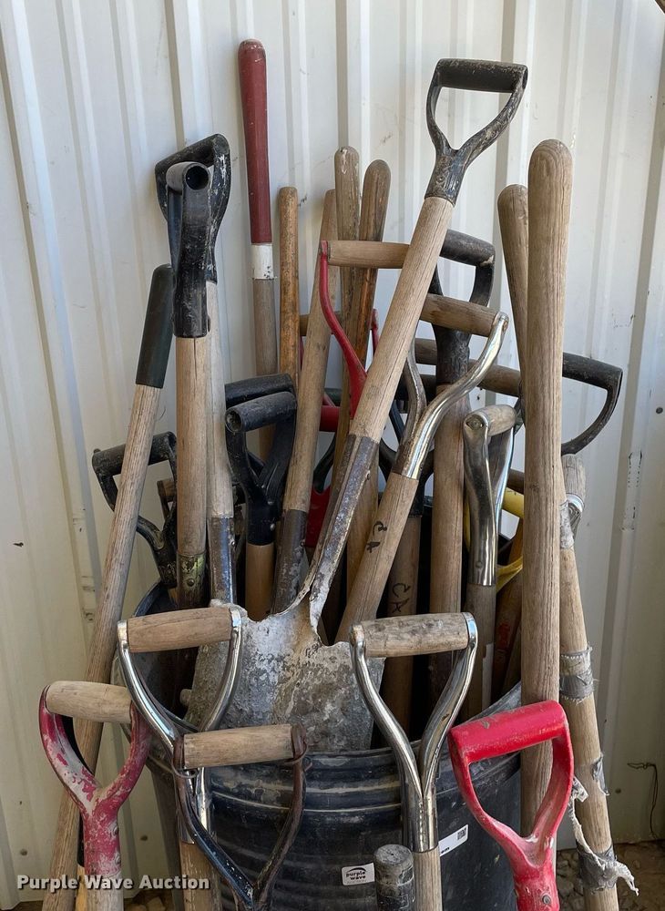 image for item MY9285 Approximately 30 shovels