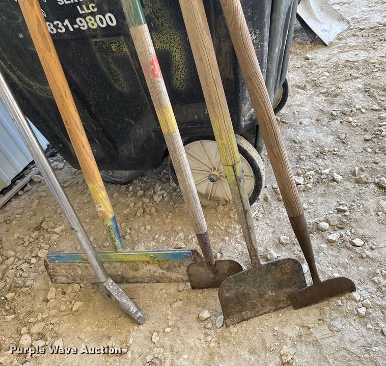 image for item MY9286 Approximately 40 scrapers