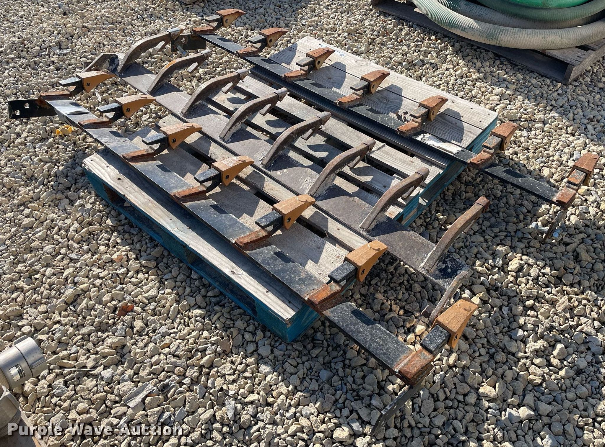 (3) skid steer bucket tooth bars in Wichita, KS Item MY9171 sold