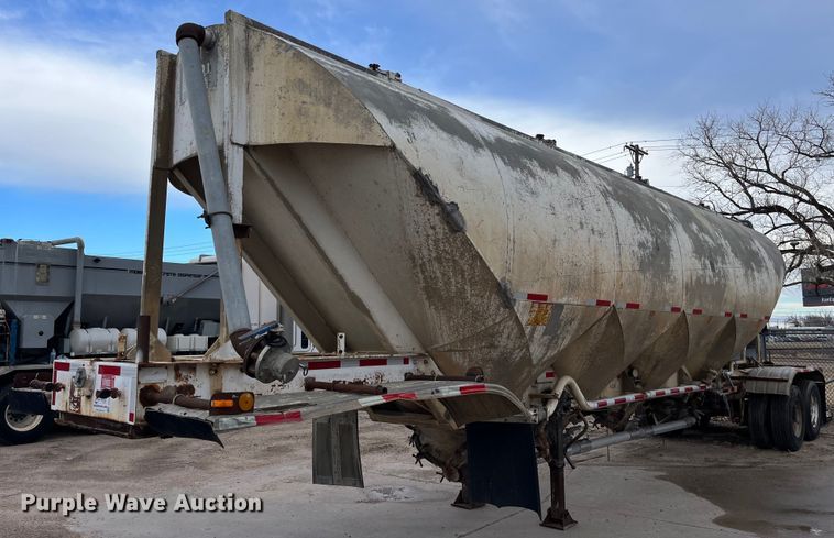 image for item DG5400 1974 Fruehauf  pneumatic dry bulk trailer