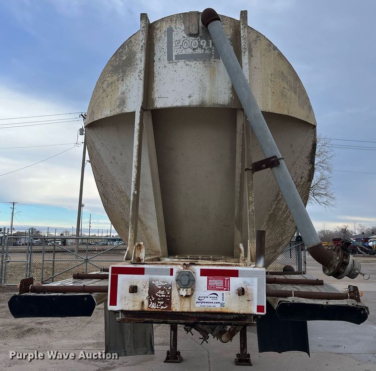 image for item DG5400 1974 Fruehauf  pneumatic dry bulk trailer