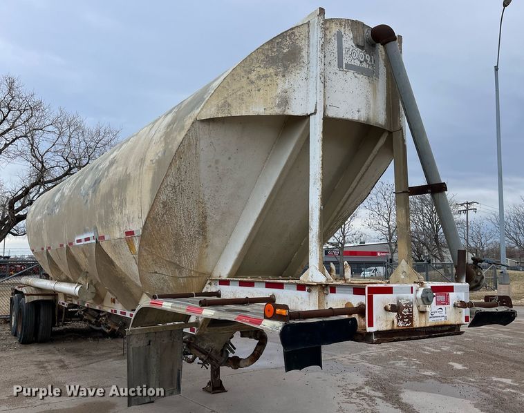 image for item DG5400 1974 Fruehauf  pneumatic dry bulk trailer