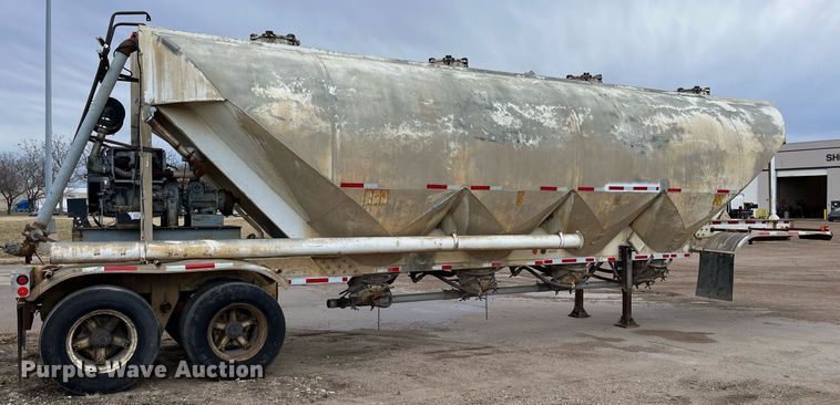 image for item DG5400 1974 Fruehauf  pneumatic dry bulk trailer