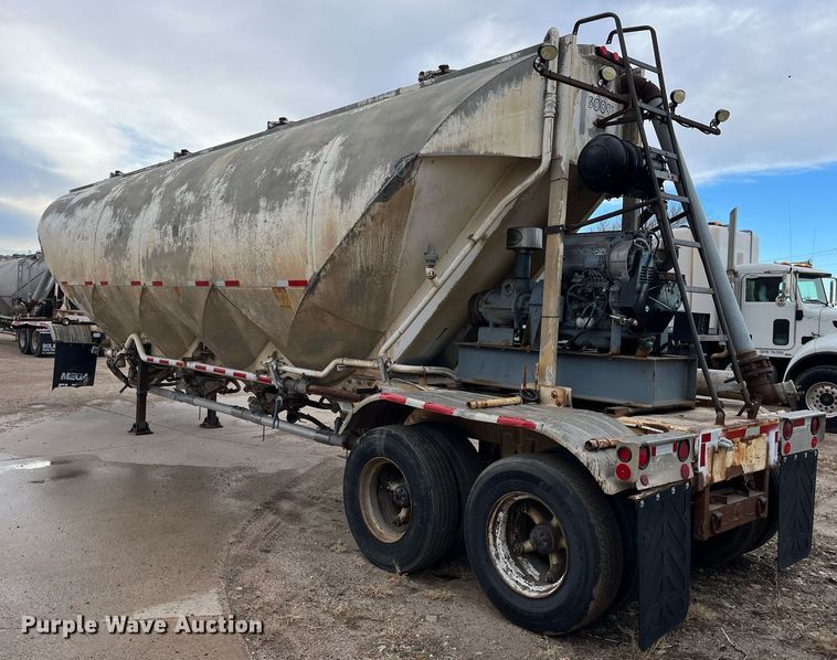 image for item DG5400 1974 Fruehauf  pneumatic dry bulk trailer