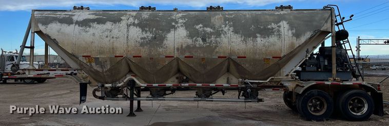 image for item DG5400 1974 Fruehauf  pneumatic dry bulk trailer