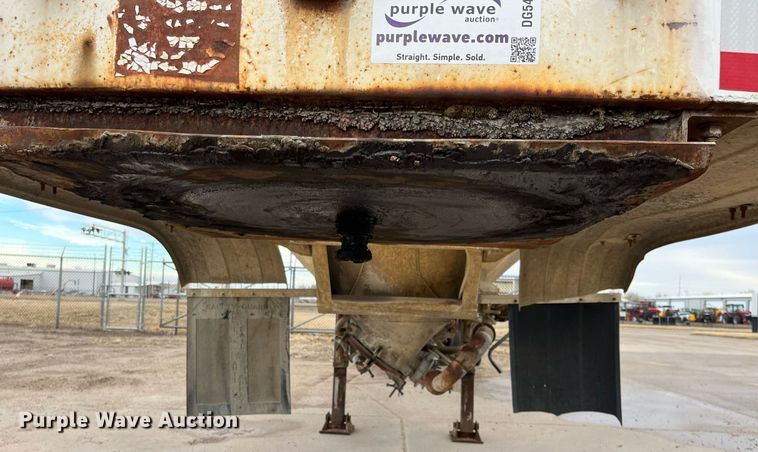 image for item DG5400 1974 Fruehauf  pneumatic dry bulk trailer