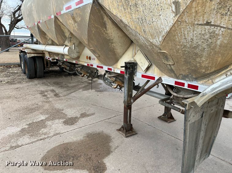 image for item DG5400 1974 Fruehauf  pneumatic dry bulk trailer