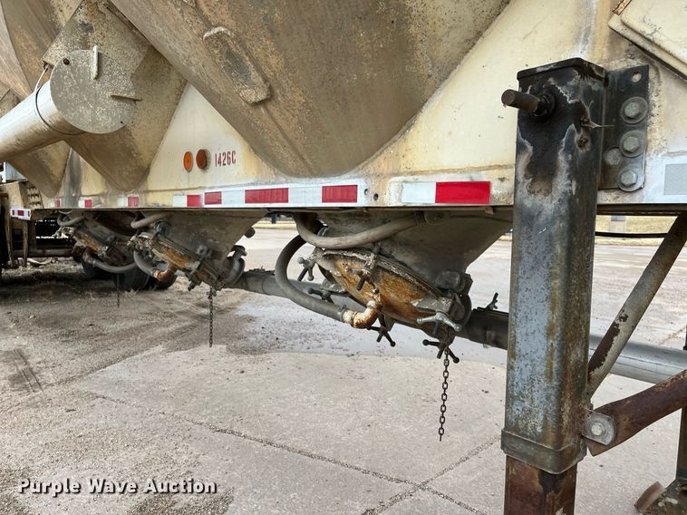 image for item DG5400 1974 Fruehauf  pneumatic dry bulk trailer