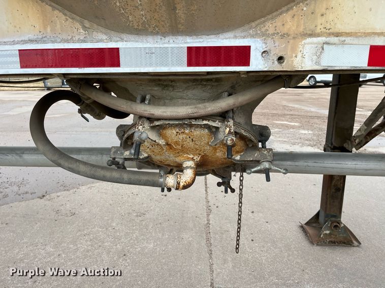 image for item DG5400 1974 Fruehauf  pneumatic dry bulk trailer