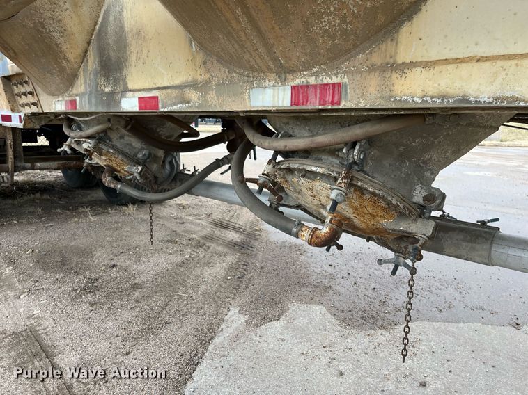 image for item DG5400 1974 Fruehauf  pneumatic dry bulk trailer