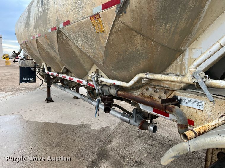 image for item DG5400 1974 Fruehauf  pneumatic dry bulk trailer