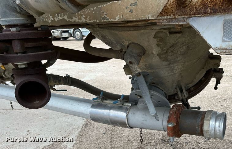 image for item DG5400 1974 Fruehauf  pneumatic dry bulk trailer