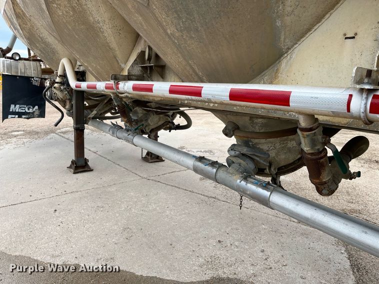 image for item DG5400 1974 Fruehauf  pneumatic dry bulk trailer