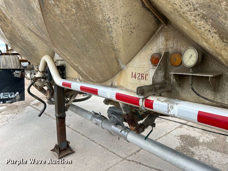 image for item DG5400 1974 Fruehauf  pneumatic dry bulk trailer