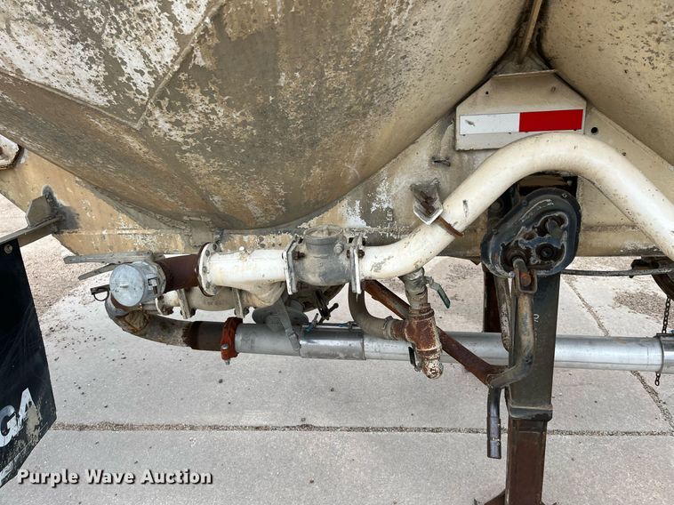 image for item DG5400 1974 Fruehauf  pneumatic dry bulk trailer