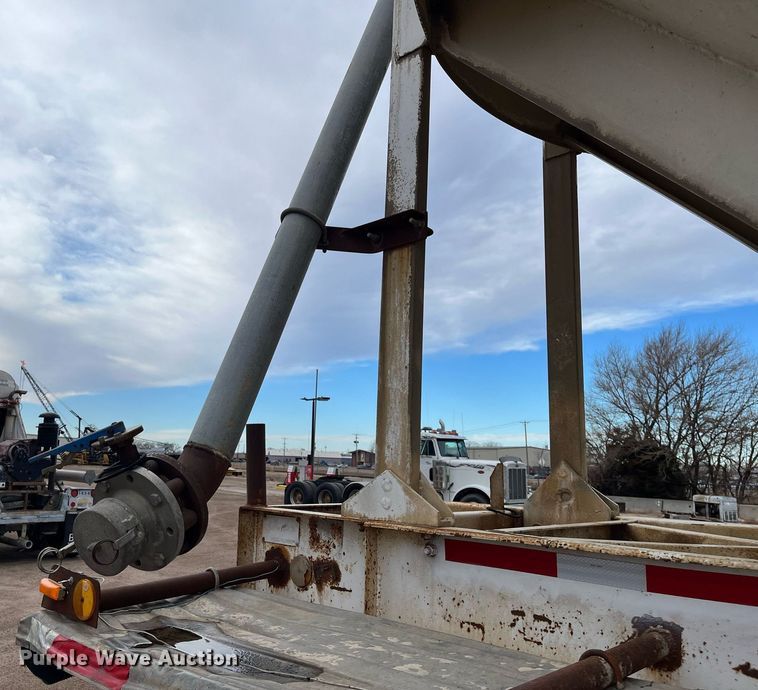 image for item DG5400 1974 Fruehauf  pneumatic dry bulk trailer