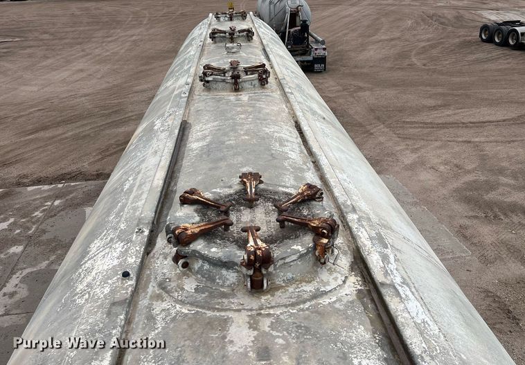 image for item DG5400 1974 Fruehauf  pneumatic dry bulk trailer