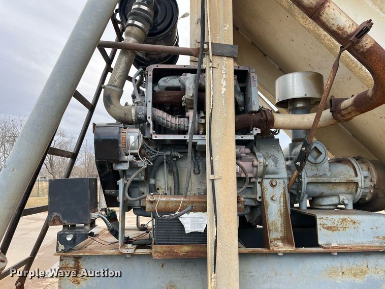 image for item DG5400 1974 Fruehauf  pneumatic dry bulk trailer