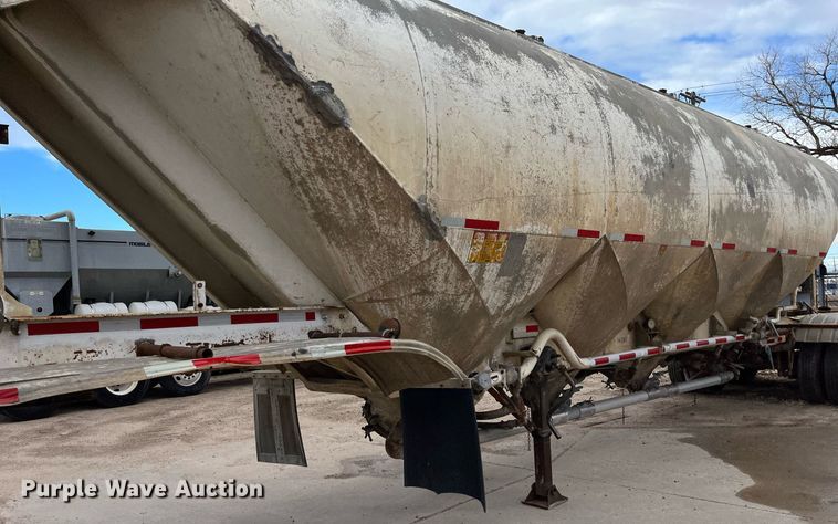 image for item DG5400 1974 Fruehauf  pneumatic dry bulk trailer