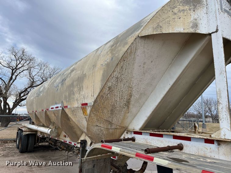 image for item DG5400 1974 Fruehauf  pneumatic dry bulk trailer