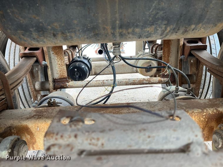 image for item DG5400 1974 Fruehauf  pneumatic dry bulk trailer