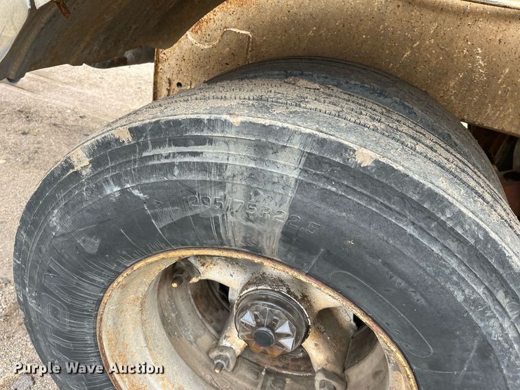 image for item DG5400 1974 Fruehauf  pneumatic dry bulk trailer