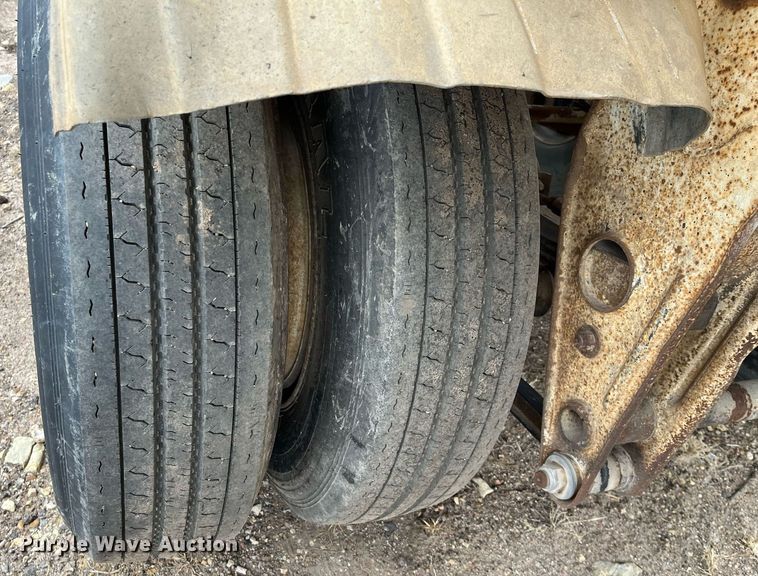 image for item DG5400 1974 Fruehauf  pneumatic dry bulk trailer