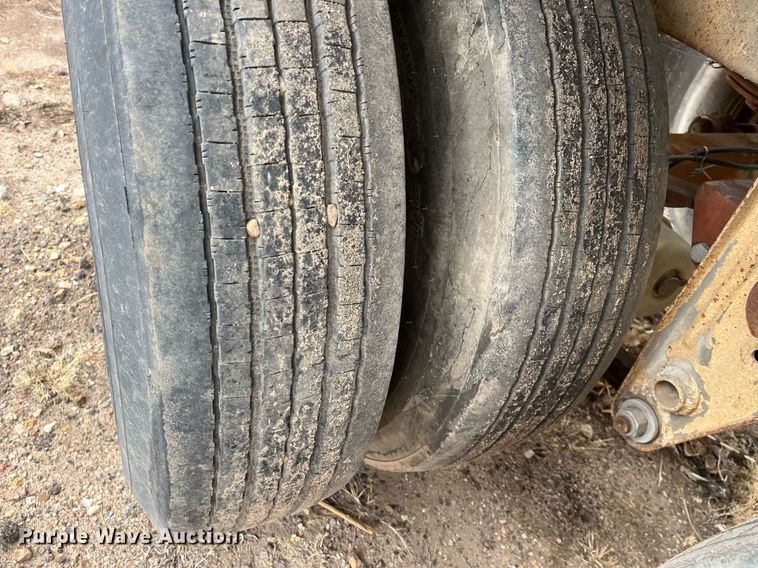 image for item DG5400 1974 Fruehauf  pneumatic dry bulk trailer