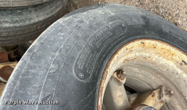 image for item DG5400 1974 Fruehauf  pneumatic dry bulk trailer