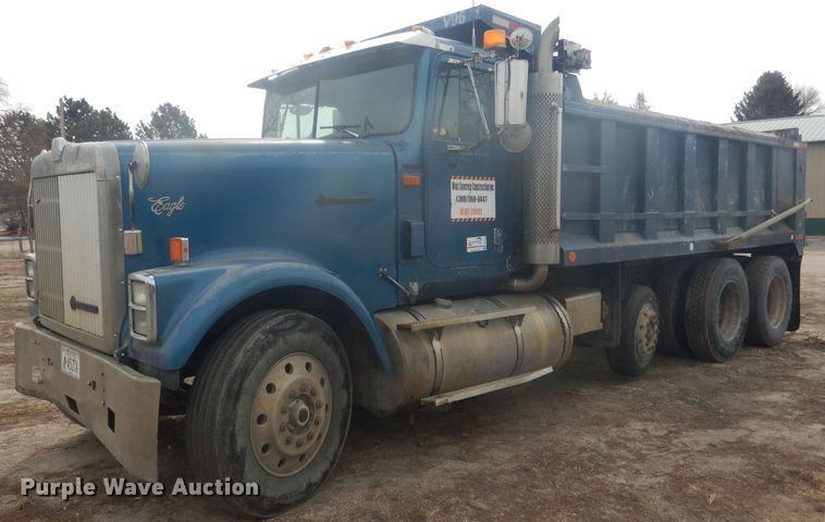 image for item DJ7012 1995 International 9300  dump truck