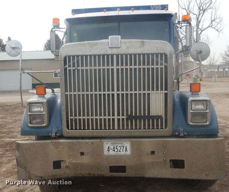 image for item DJ7012 1995 International 9300  dump truck