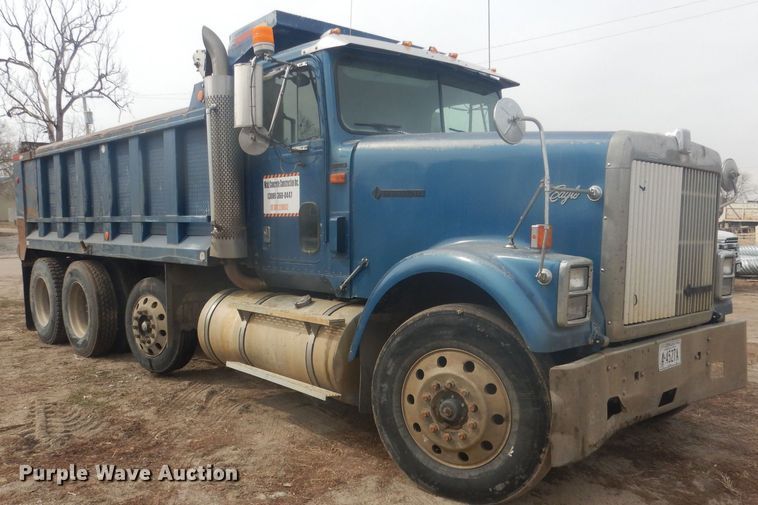 image for item DJ7012 1995 International 9300  dump truck