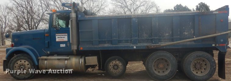 image for item DJ7012 1995 International 9300  dump truck