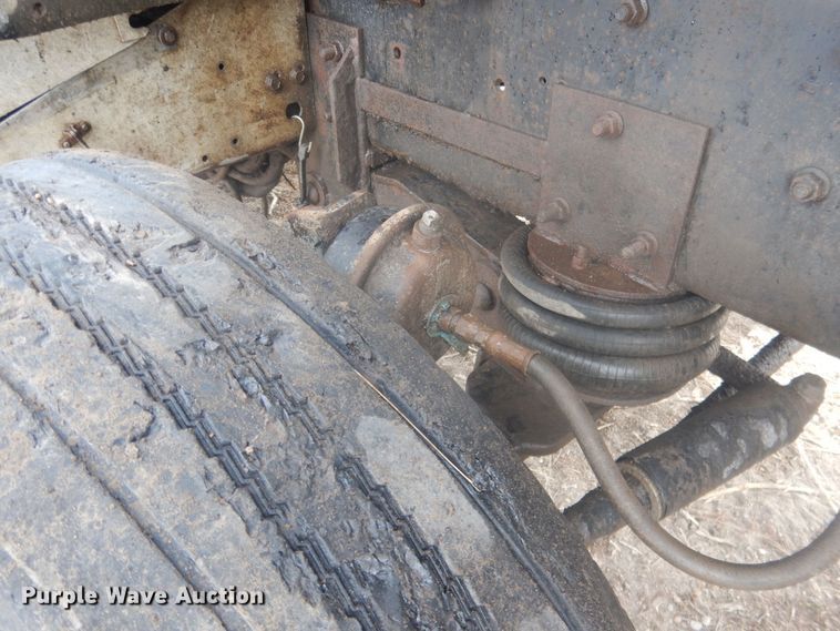 image for item DJ7012 1995 International 9300  dump truck