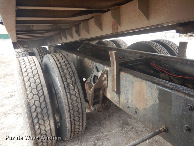 image for item DJ7012 1995 International 9300  dump truck