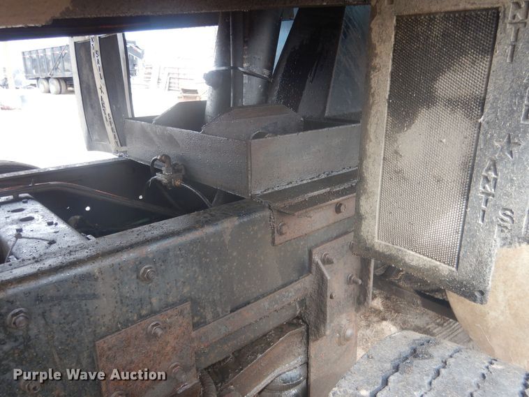 image for item DJ7012 1995 International 9300  dump truck