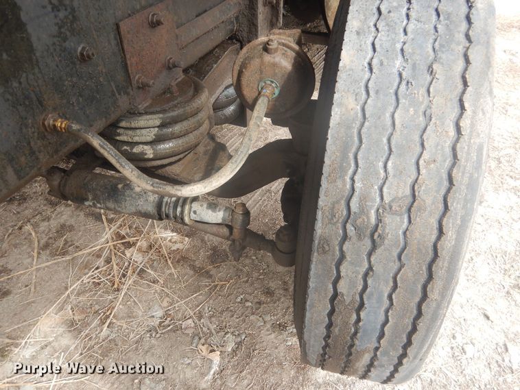 image for item DJ7012 1995 International 9300  dump truck